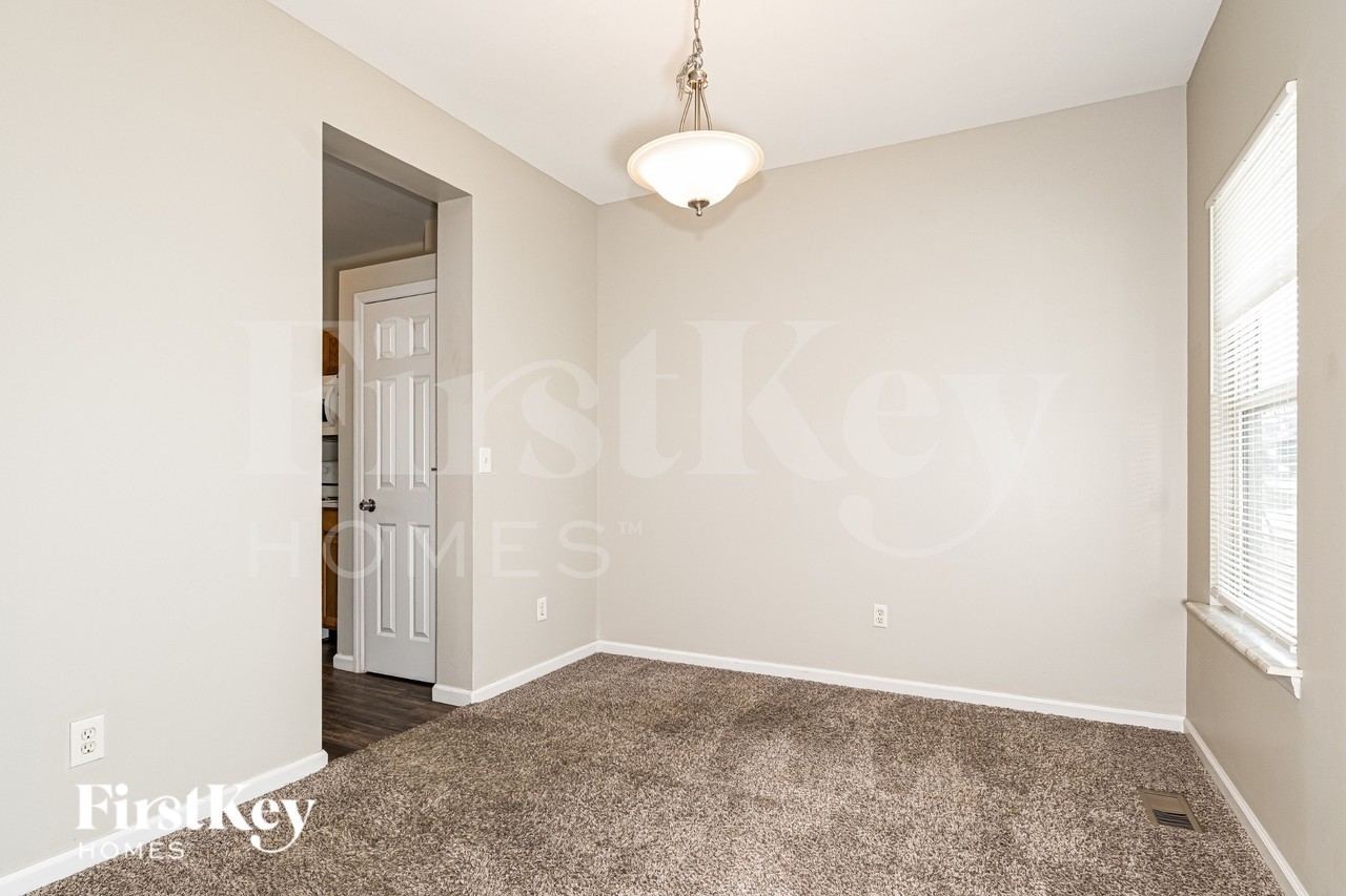 1097 Prince Albert Ct - Photo 6 of 19