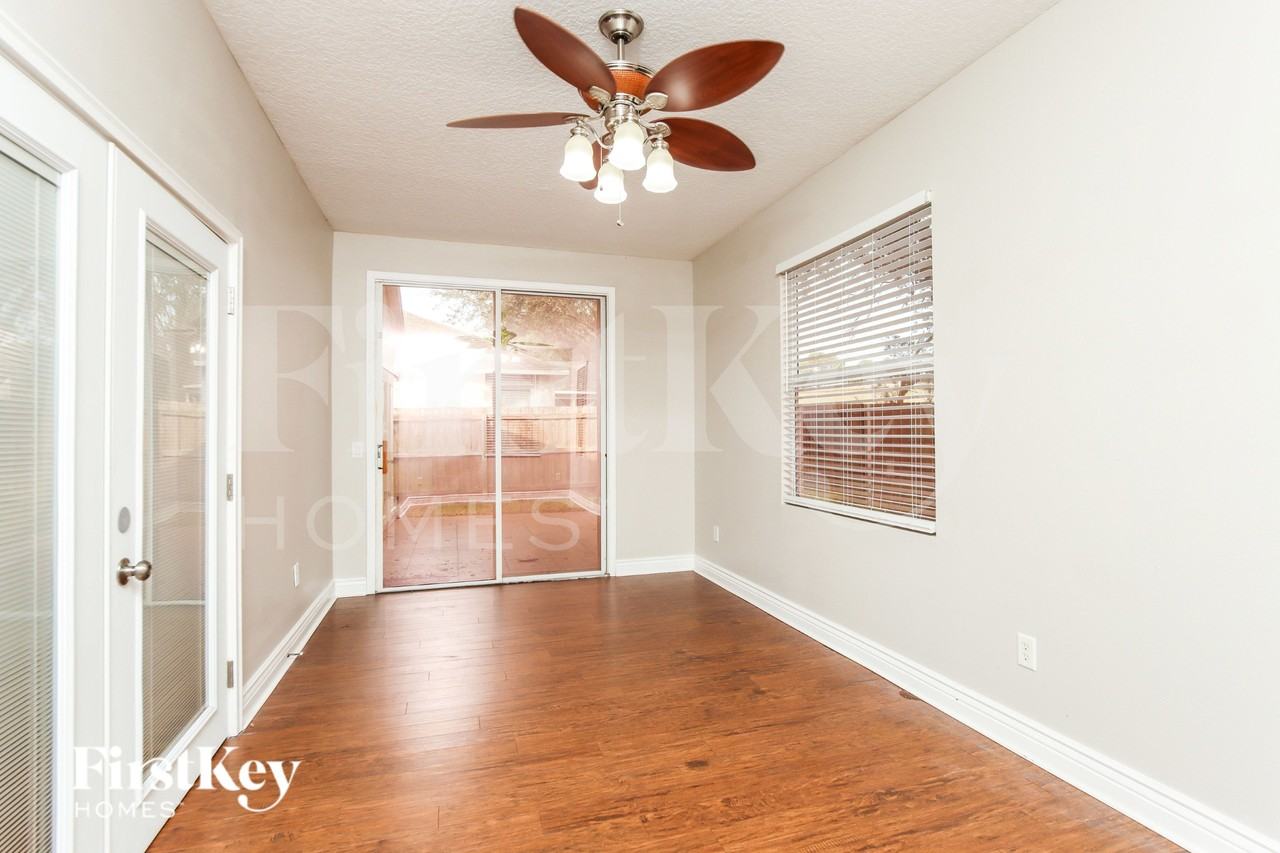 946 Riviera Point Dr - Photo 7 of 15