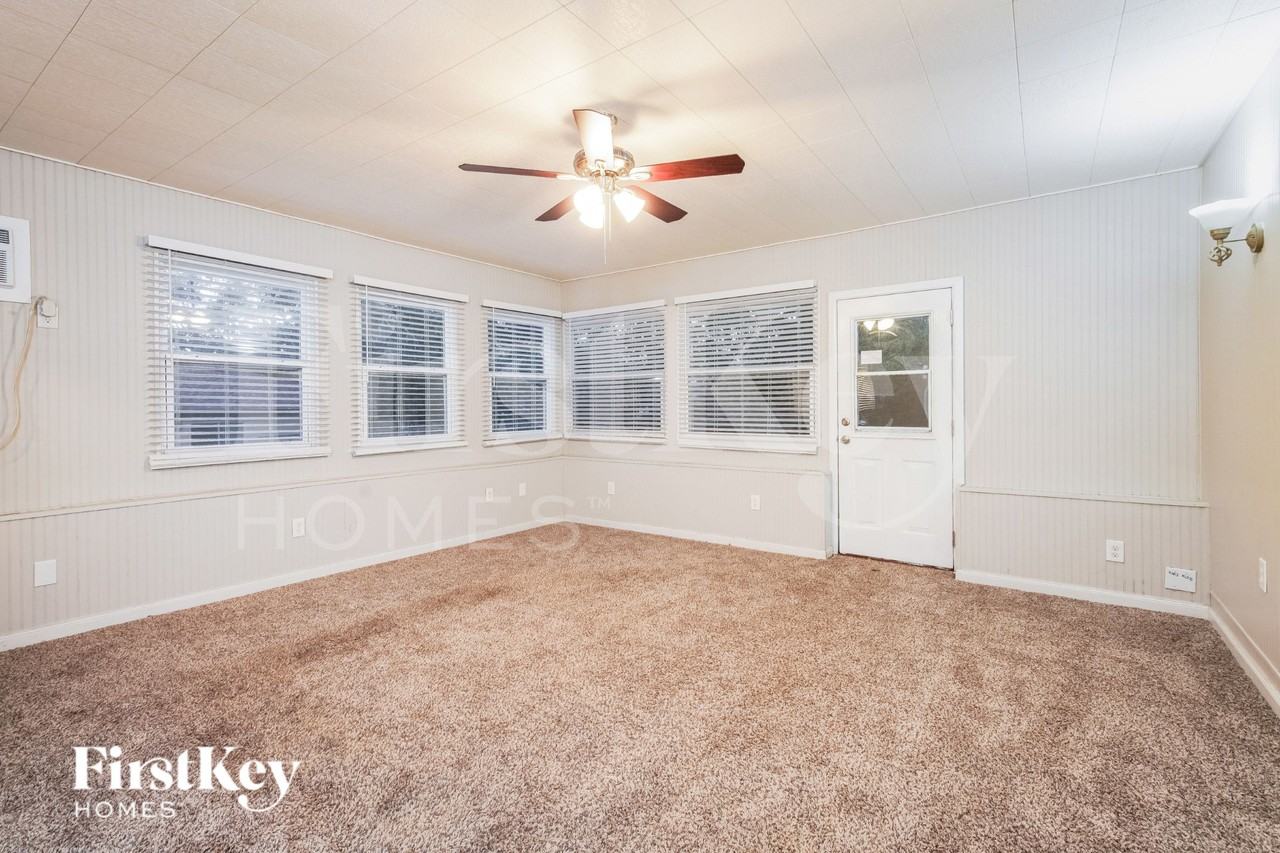 7207 Skipper Ct - Photo 7 of 15