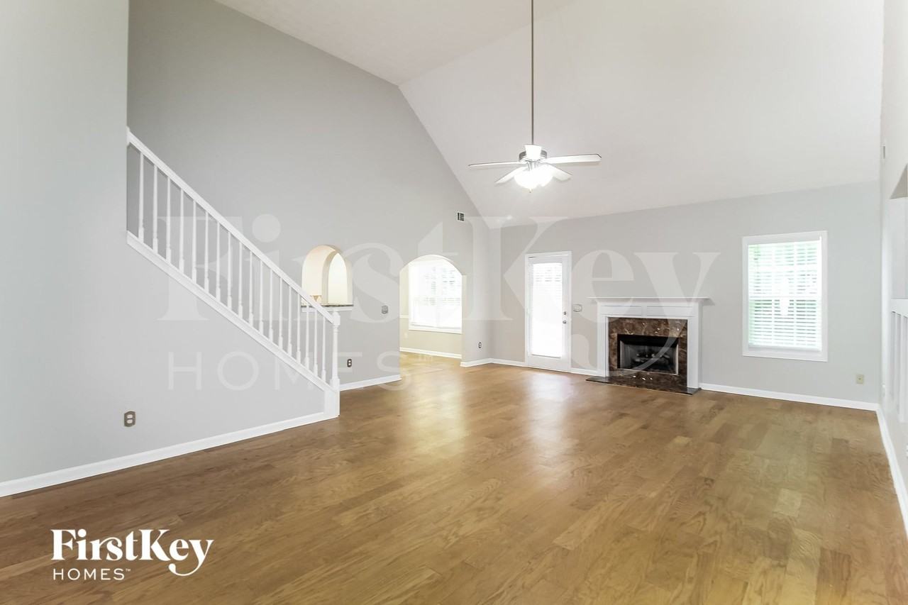 20 Lamar Ln - Photo 3 of 15