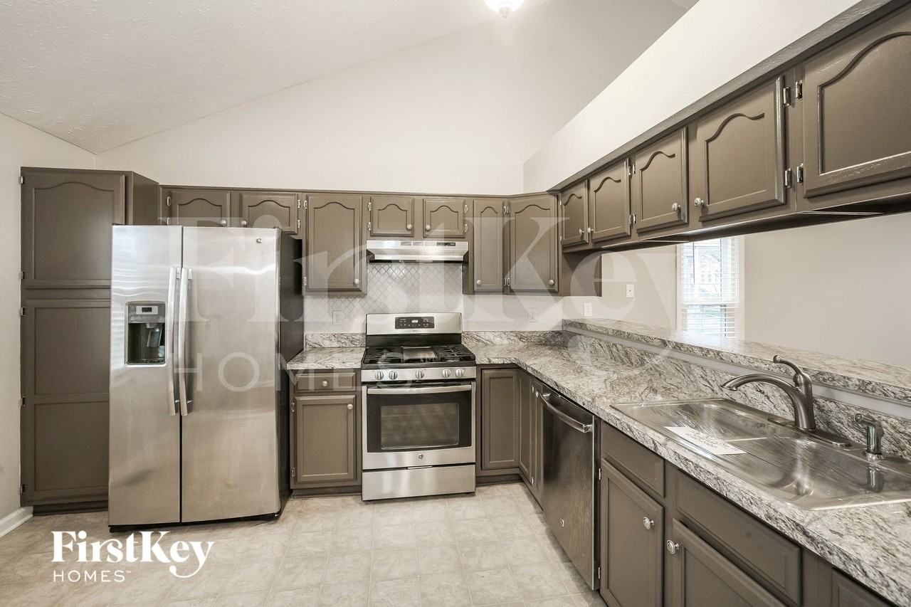 7795 Kenetta Ct - Photo 6 of 15
