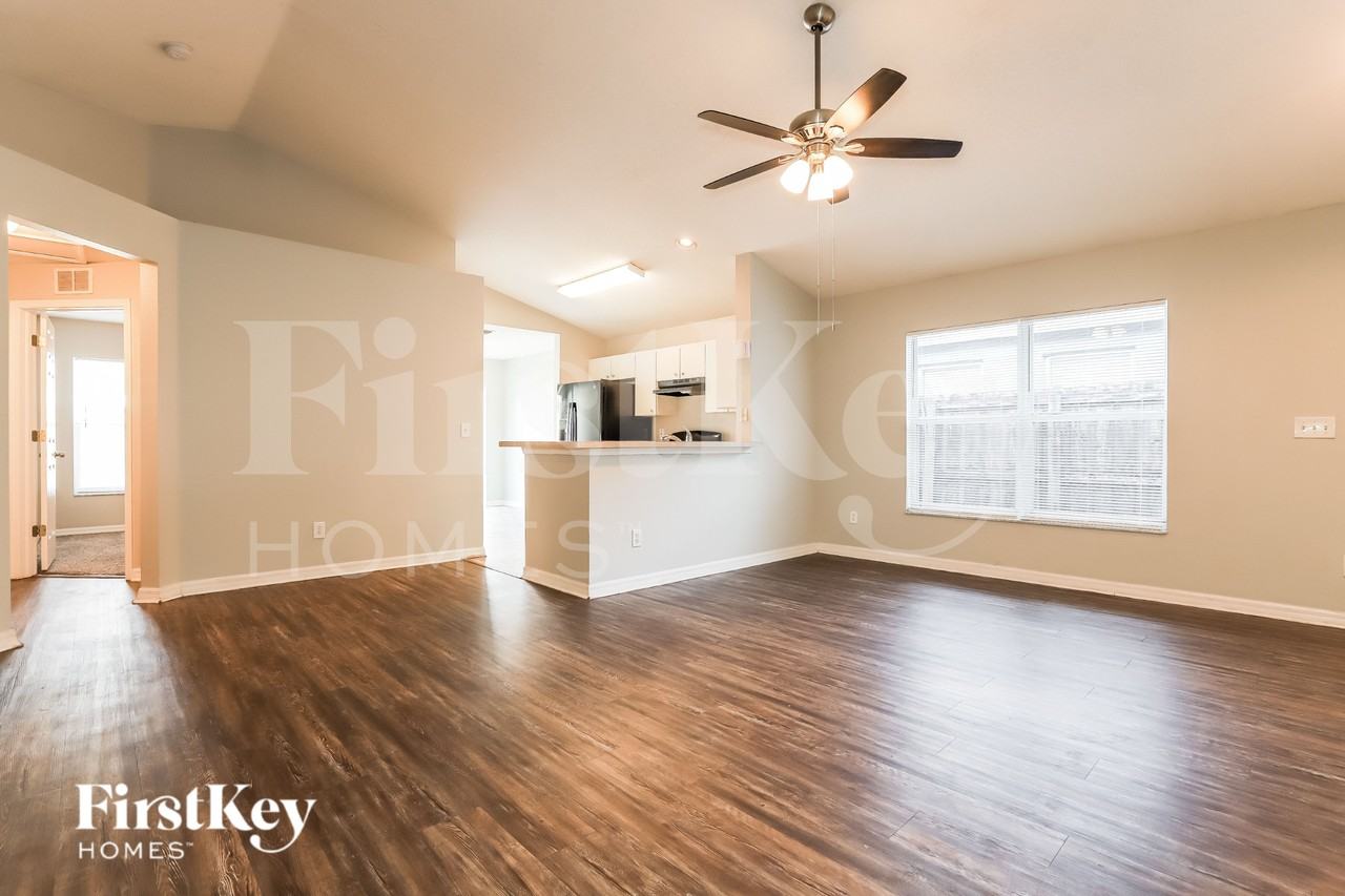11133 Lakeside Vista Dr - Photo 3 of 16