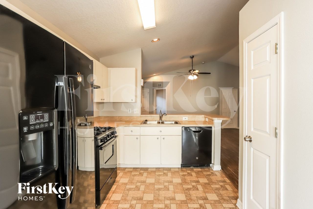 11133 Lakeside Vista Dr - Photo 7 of 16