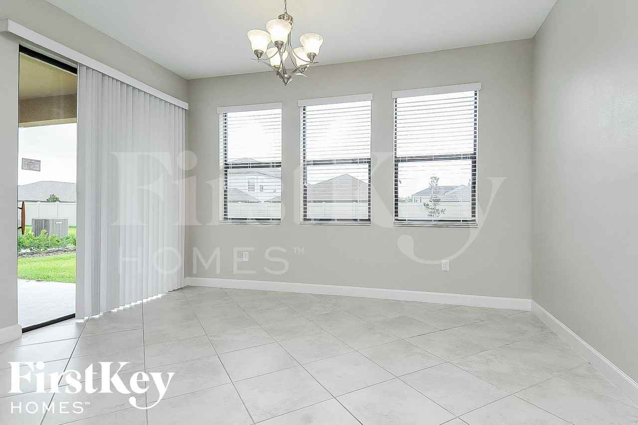 9823 Ivory Dr - Photo 4 of 16