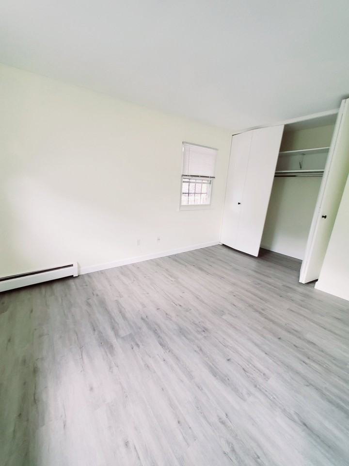 40 Hoyt St #4 - Photo 5 of 7