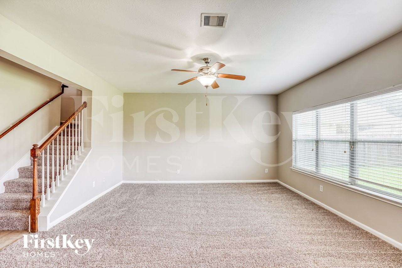 8911 Durham Manor Ln - Photo 2 of 19