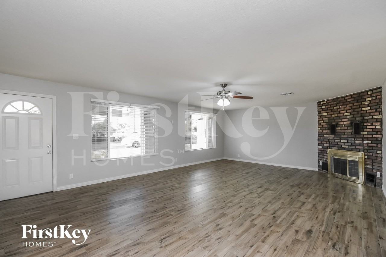 507 S Rogers - Photo 2 of 15