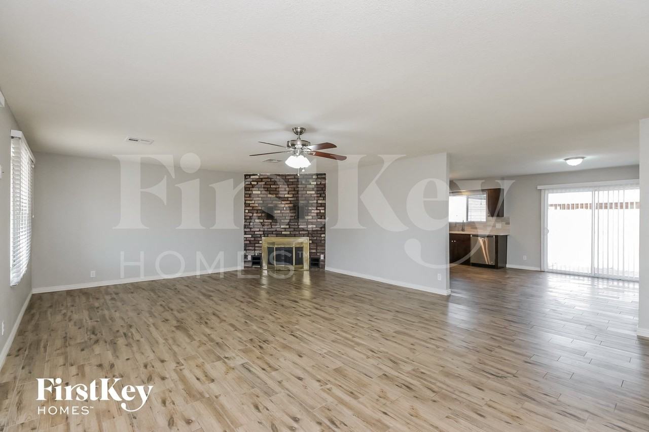 507 S Rogers - Photo 3 of 15