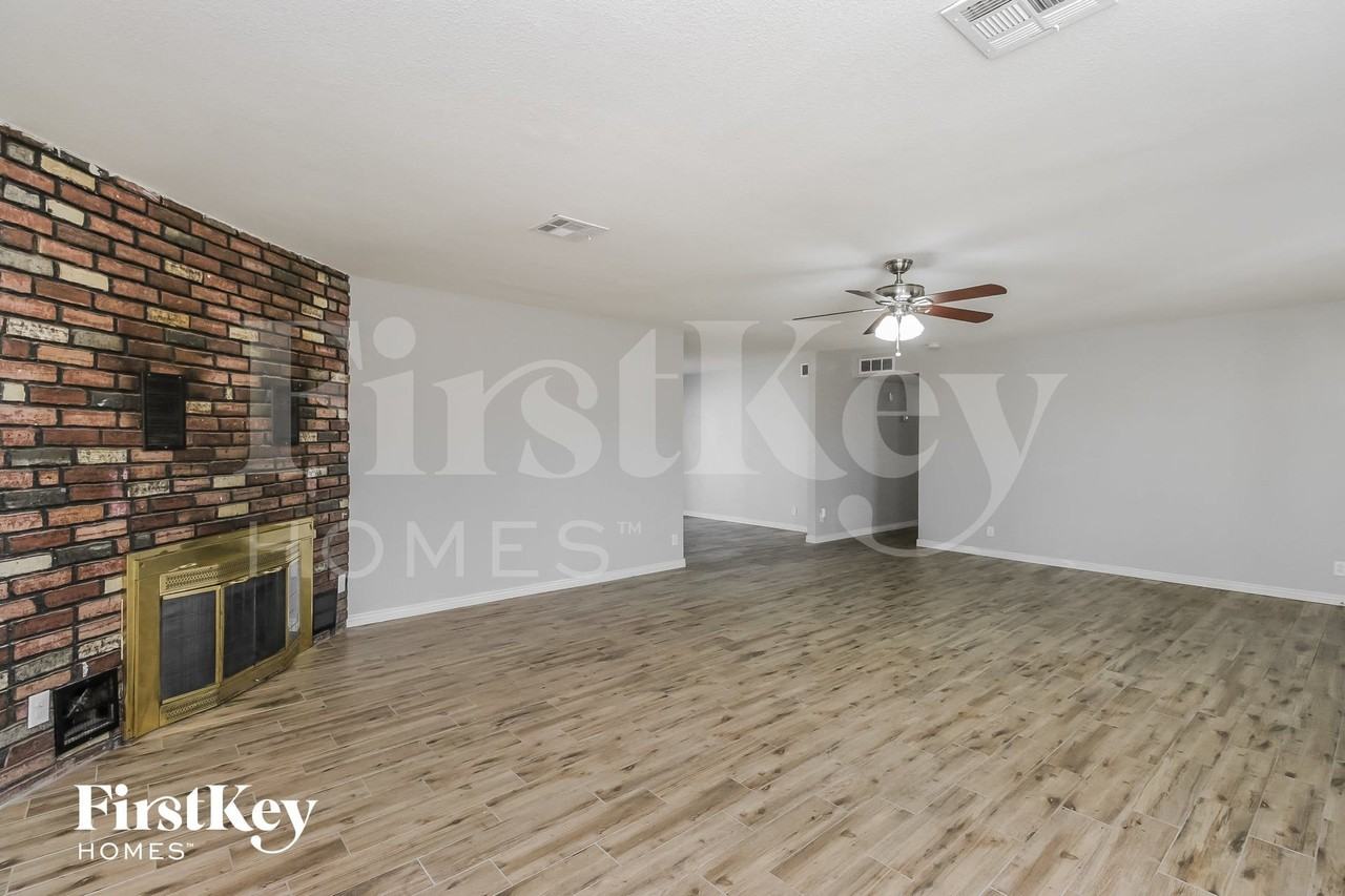 507 S Rogers - Photo 4 of 15