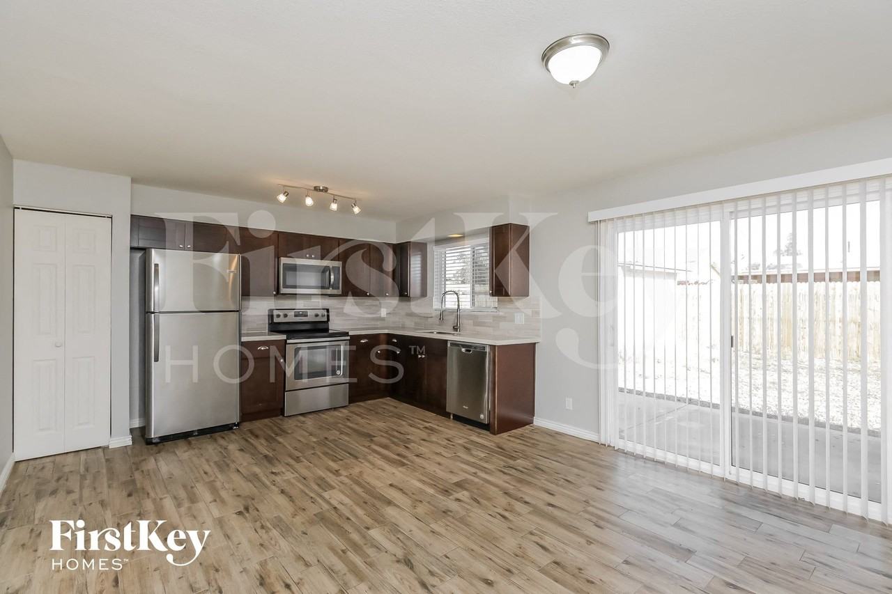 507 S Rogers - Photo 5 of 15
