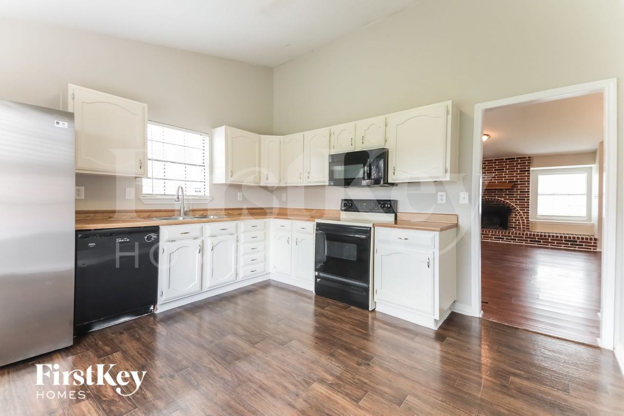 4412 Hale St - Photo 6 of 19