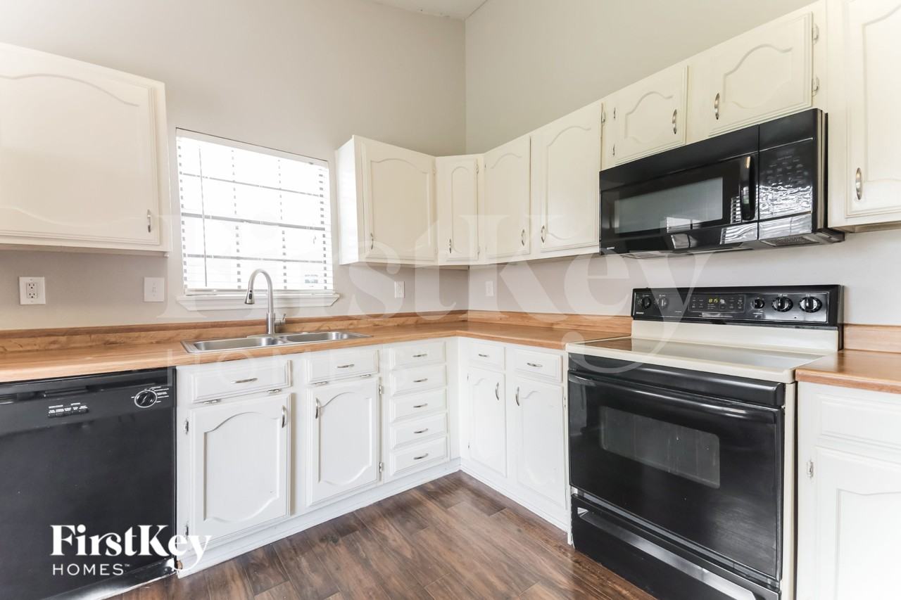 4412 Hale St - Photo 7 of 19