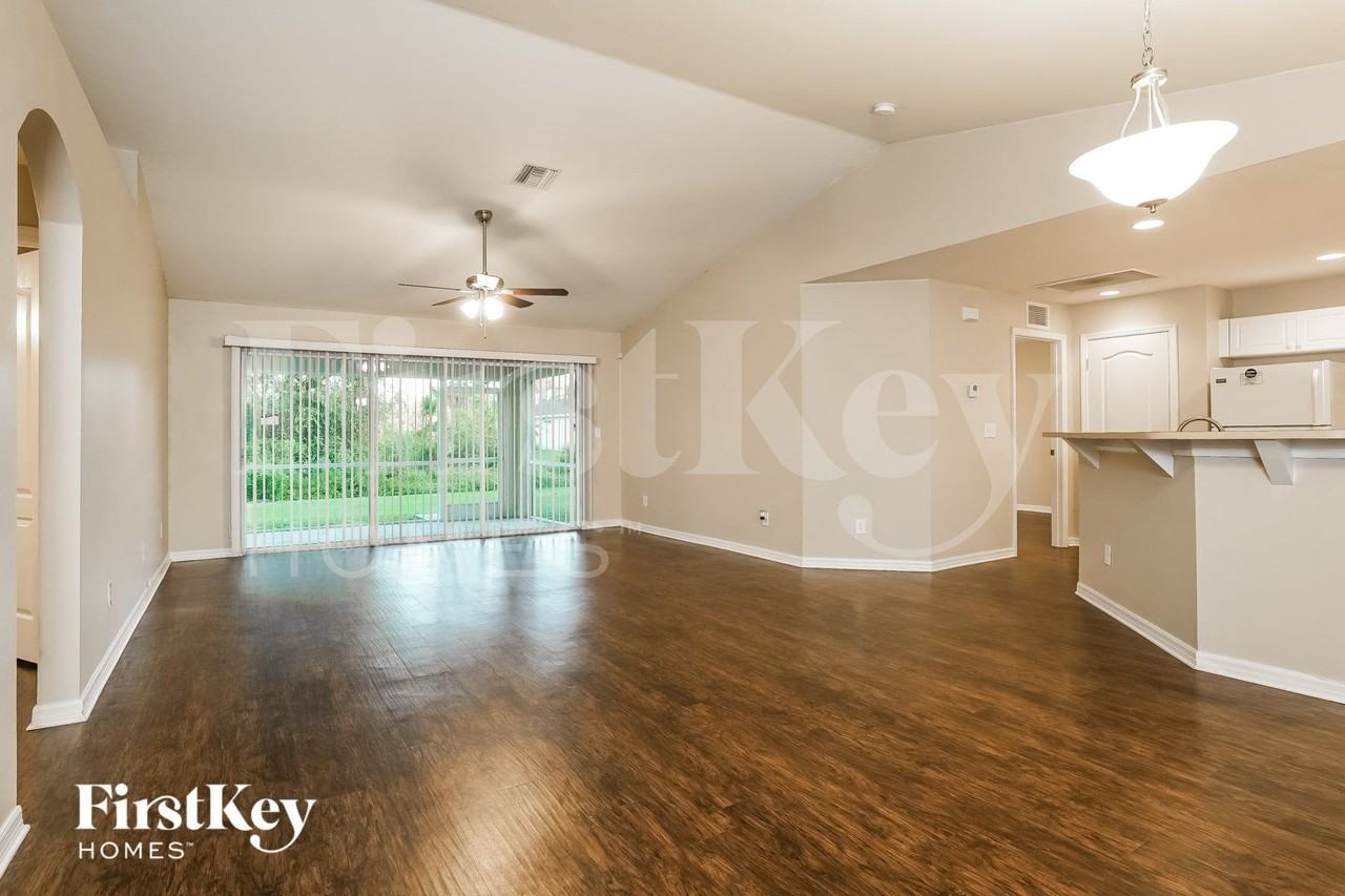3310 49th St W - Photo 4 of 15