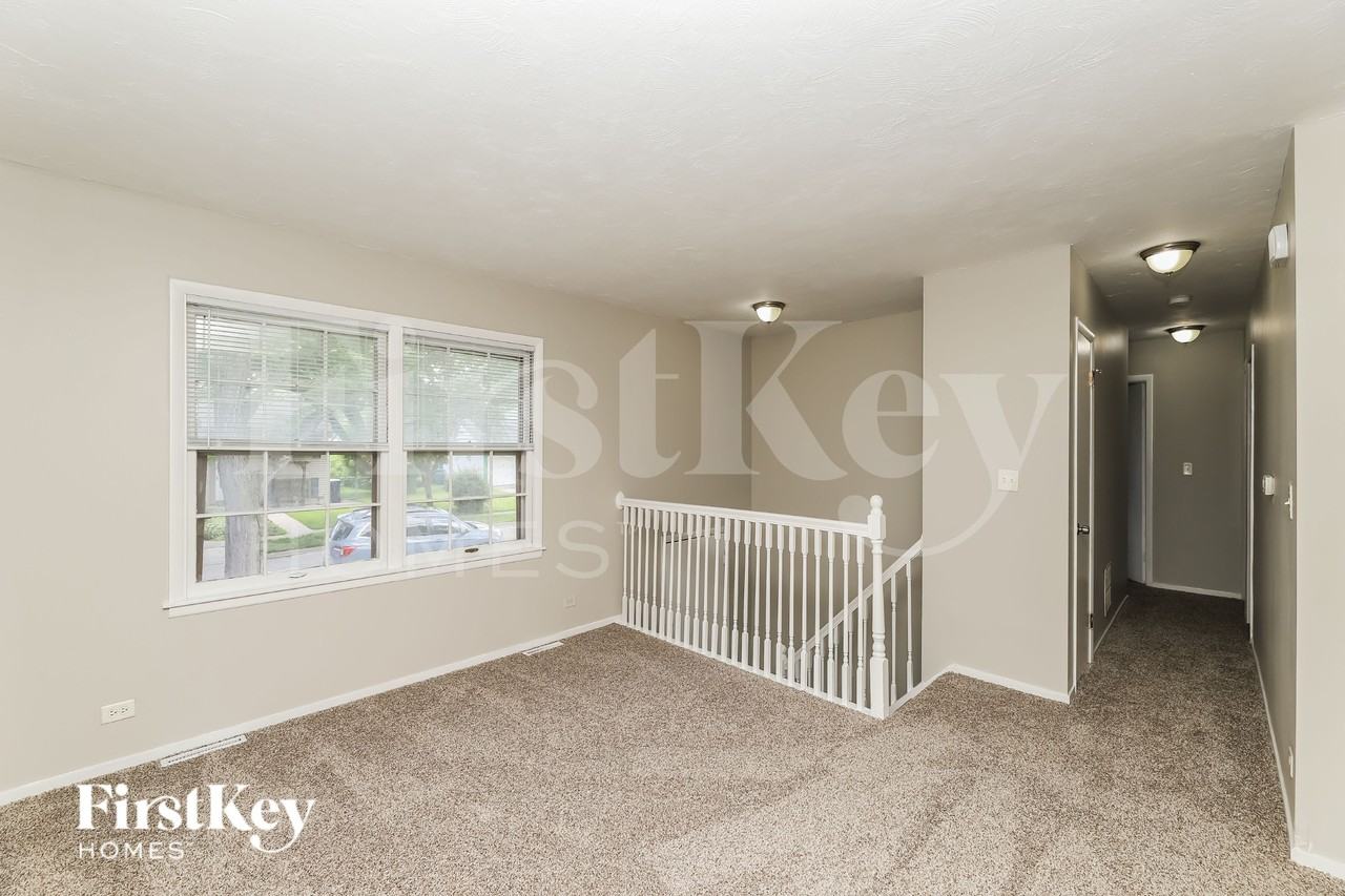 306 Marilyn Ave - Photo 2 of 19