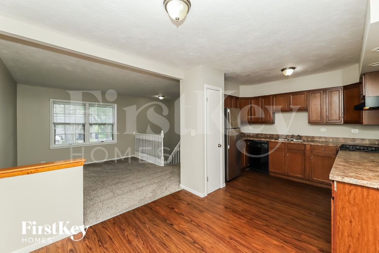 306 Marilyn Ave - Photo 4 of 19