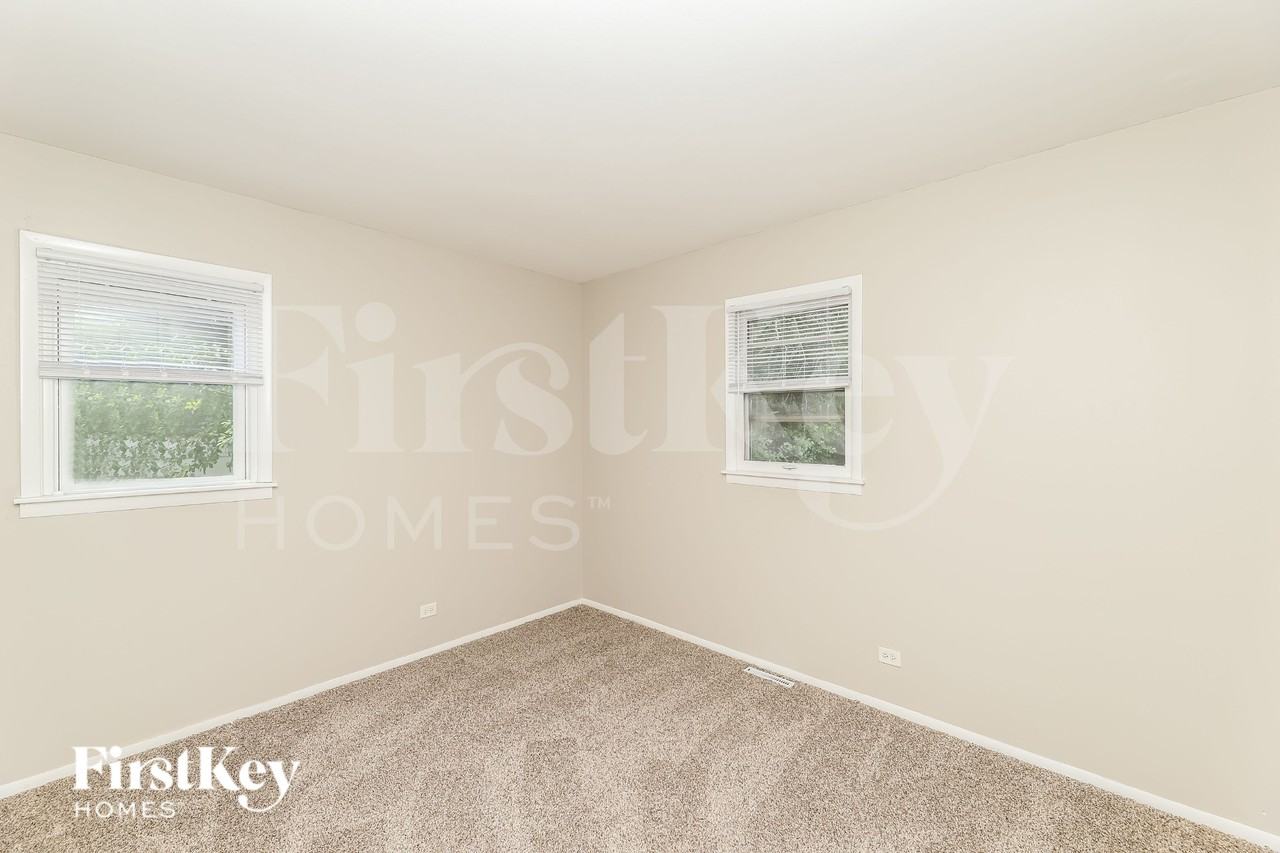 306 Marilyn Ave - Photo 6 of 19