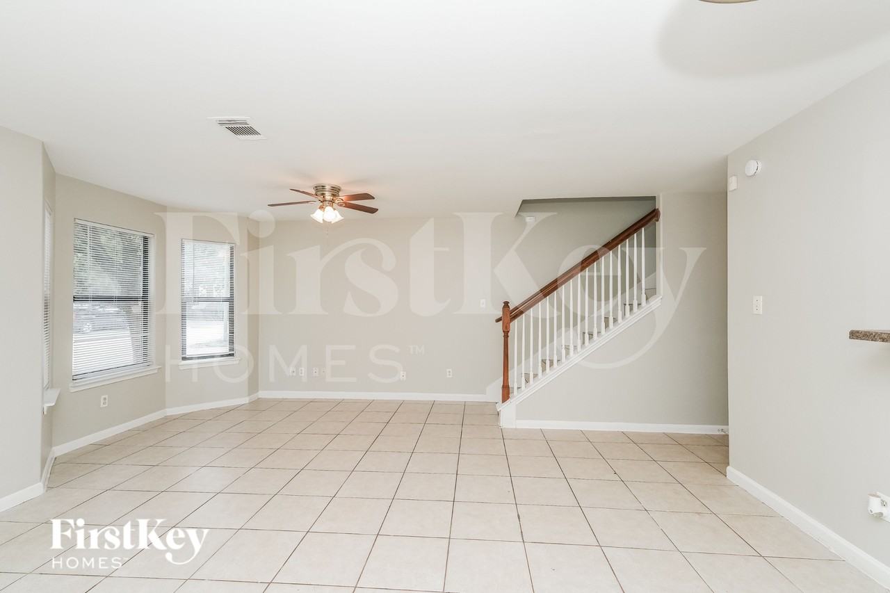 2920 La Estancia Ln - Photo 2 of 19