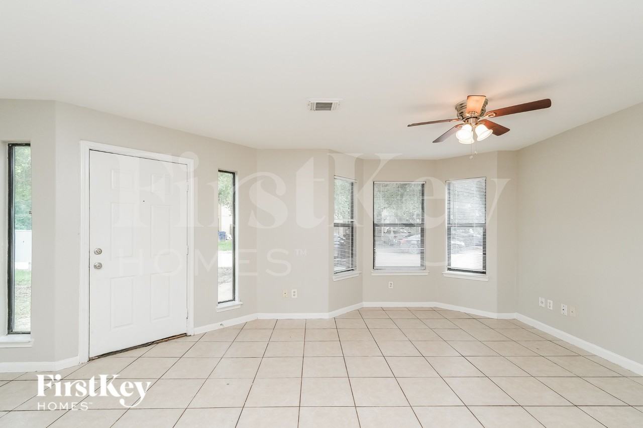 2920 La Estancia Ln - Photo 4 of 19