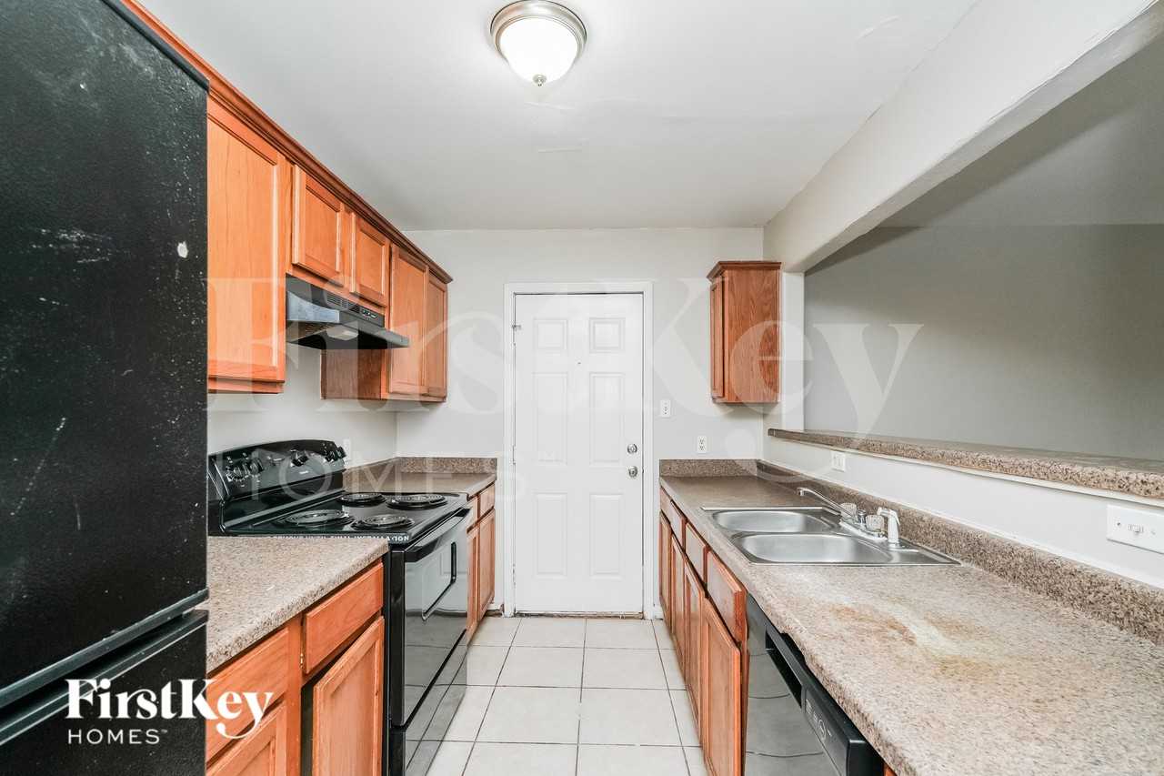 2920 La Estancia Ln - Photo 7 of 19