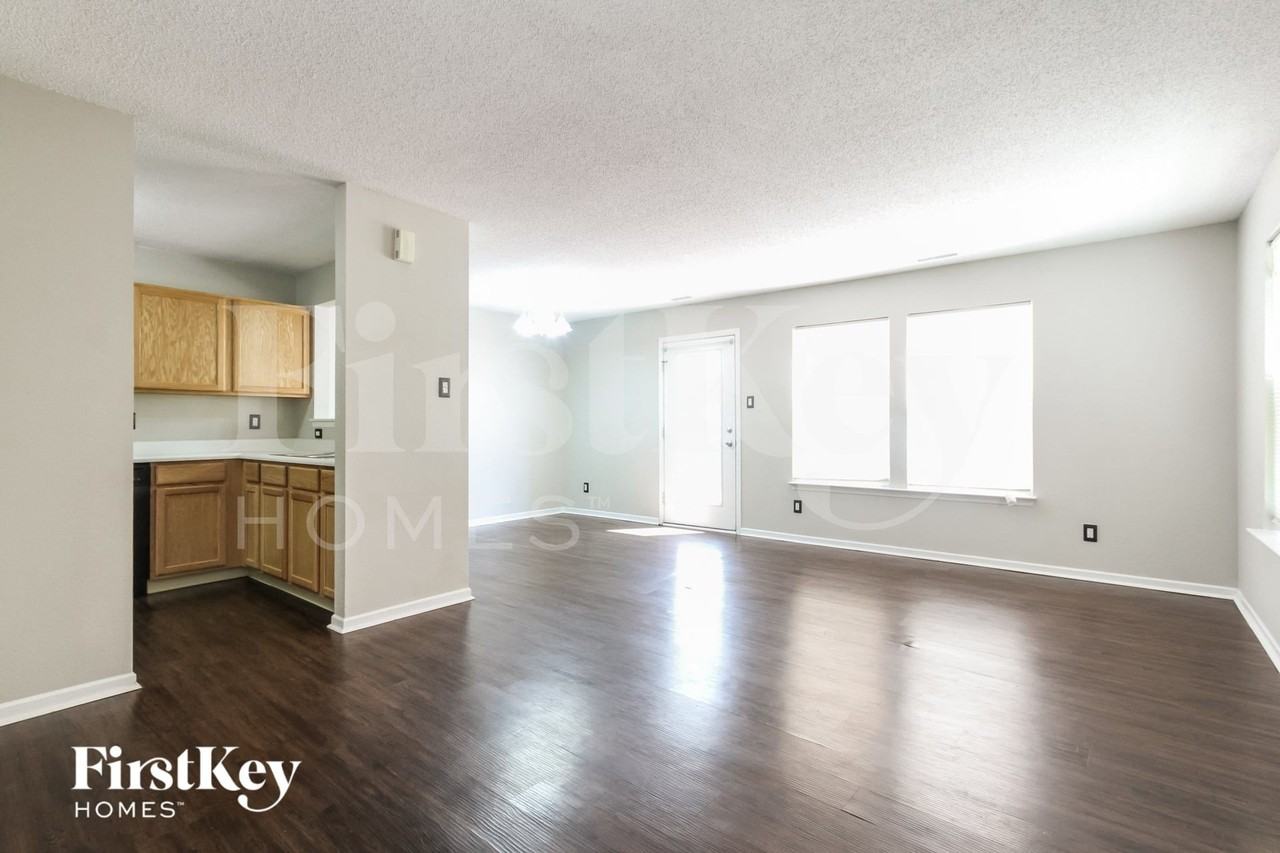2733 Redland Ln - Photo 2 of 15