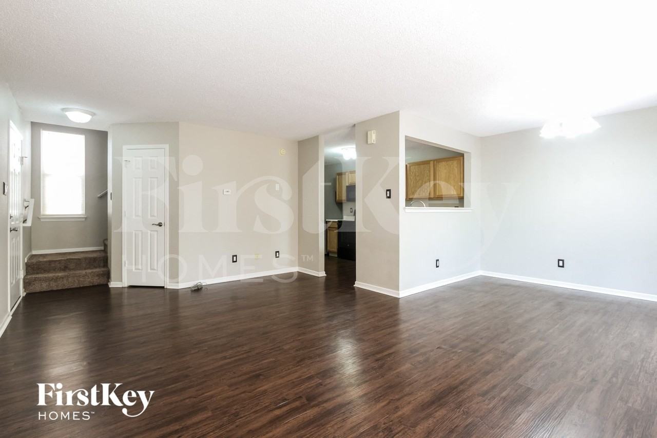 2733 Redland Ln - Photo 3 of 15