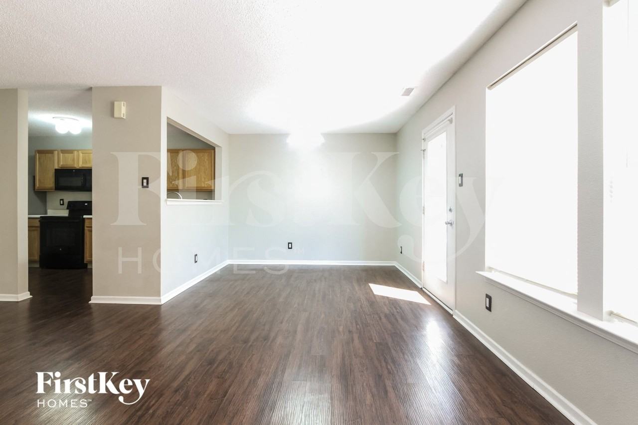 2733 Redland Ln - Photo 4 of 15