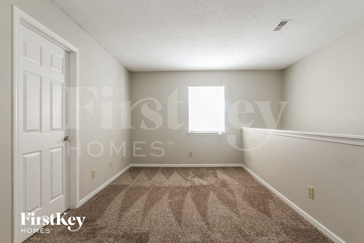 2733 Redland Ln - Photo 6 of 15