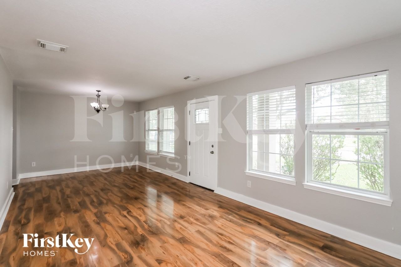 256 Rolling Brook Dr - Photo 3 of 16