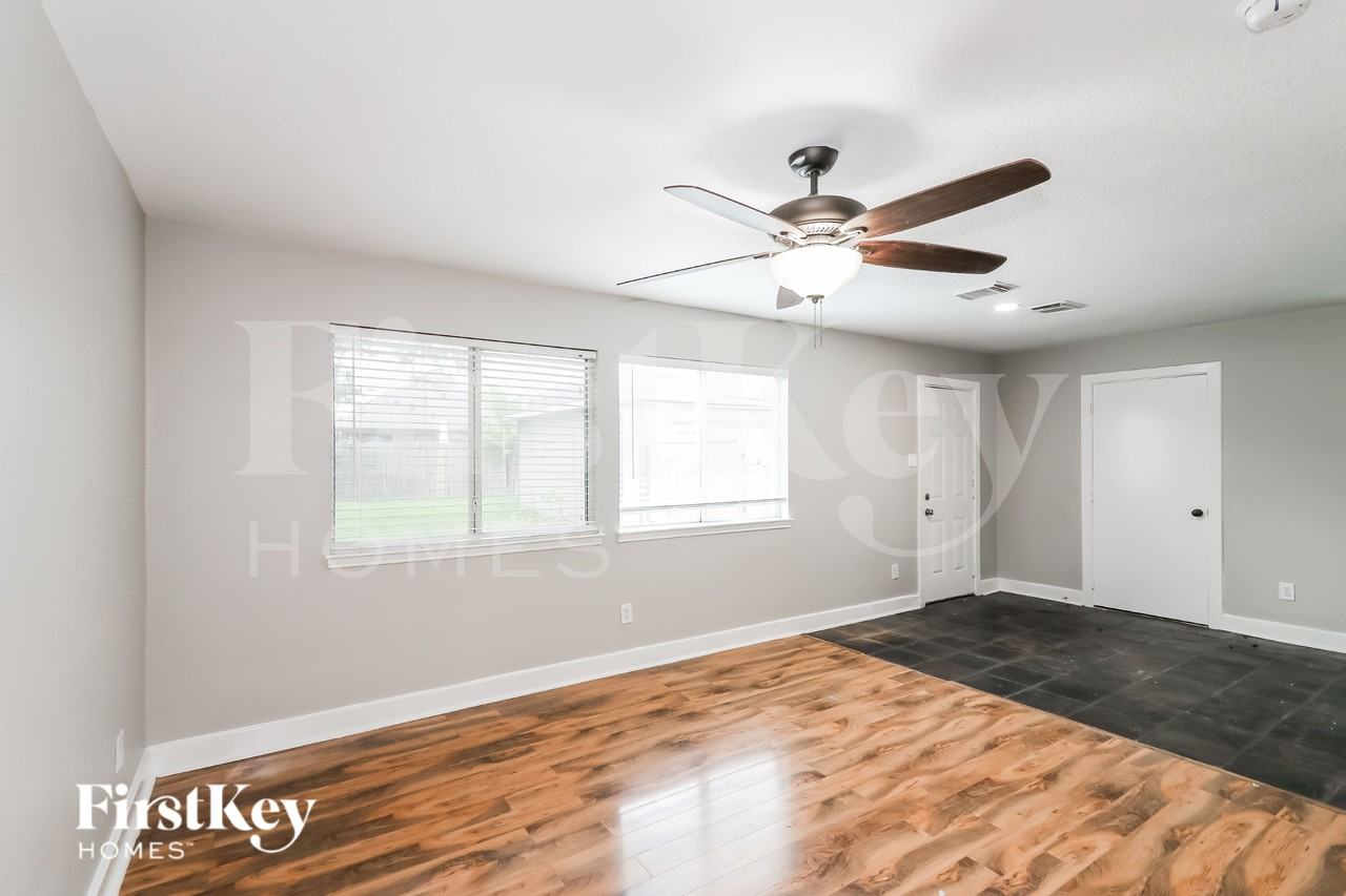 256 Rolling Brook Dr - Photo 4 of 16