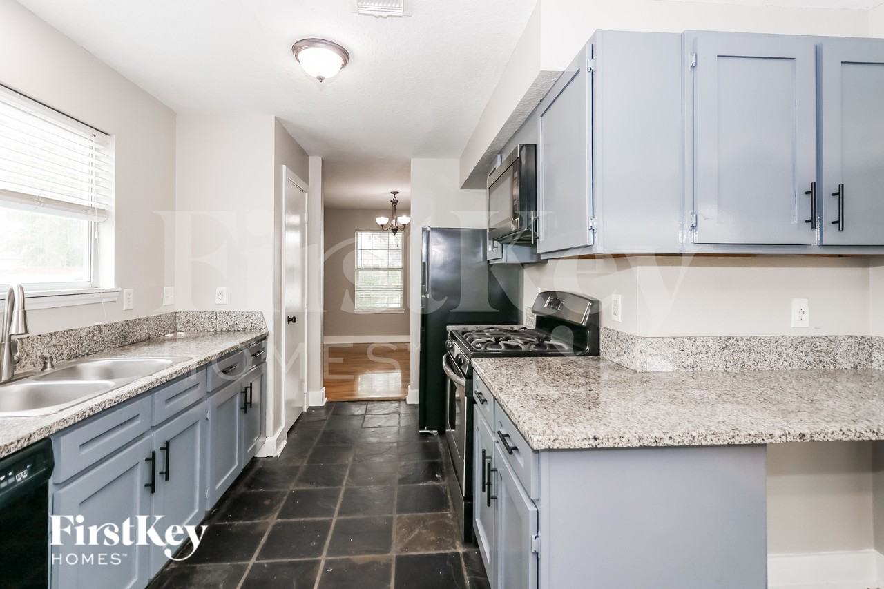 256 Rolling Brook Dr - Photo 7 of 16