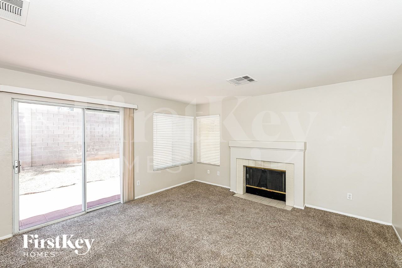 1683 Black Hills Way - Photo 3 of 19