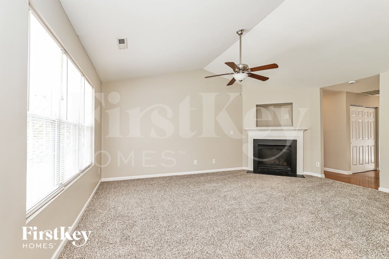 136 Rockbridge Ct - Photo 4 of 19