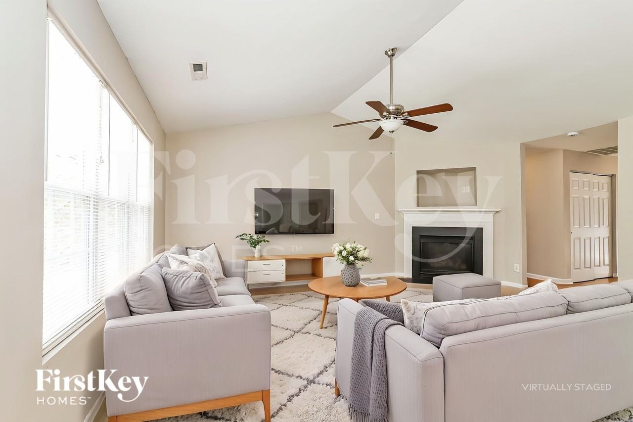 136 Rockbridge Ct - Photo 5 of 19