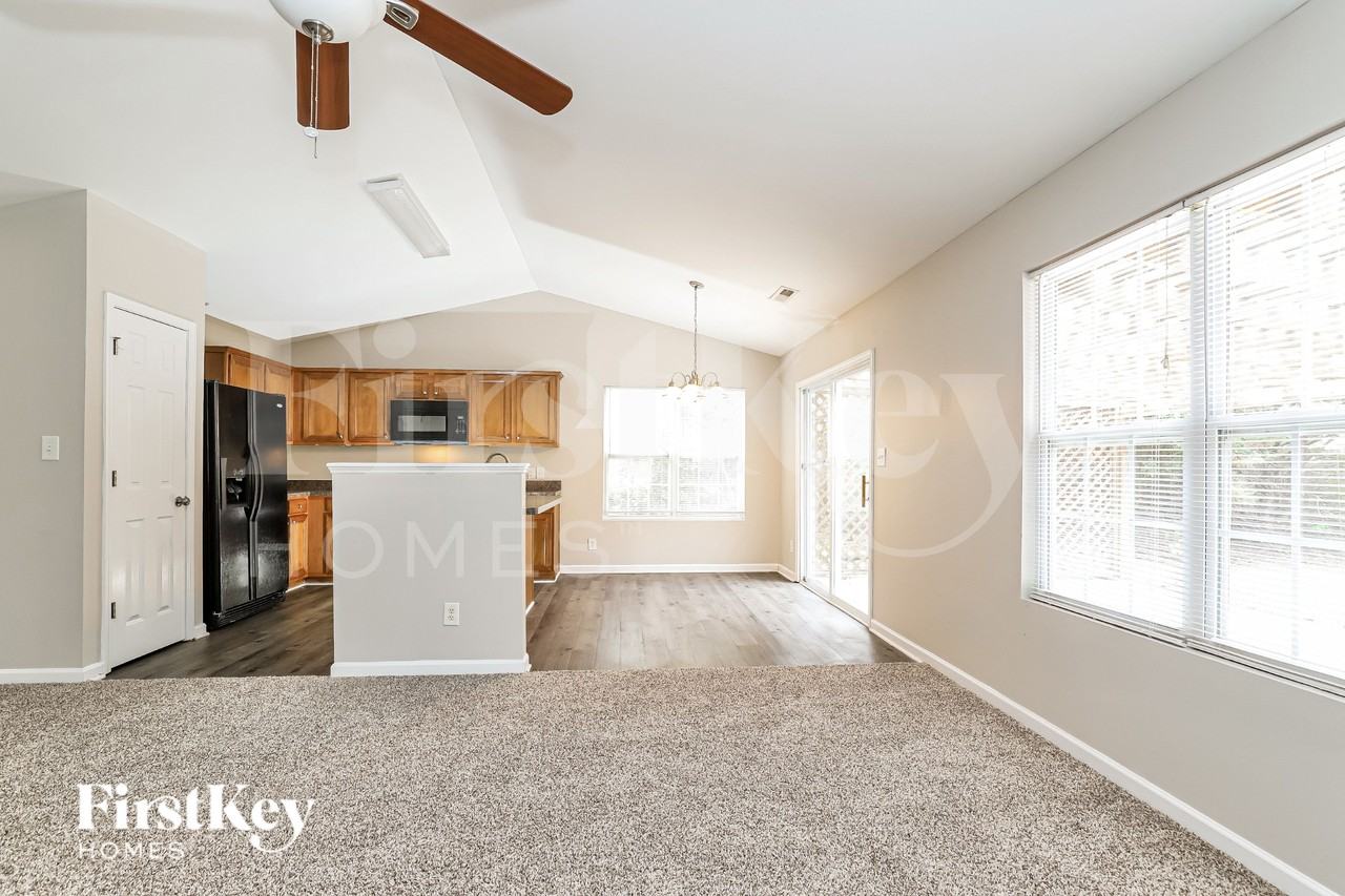 136 Rockbridge Ct - Photo 6 of 19