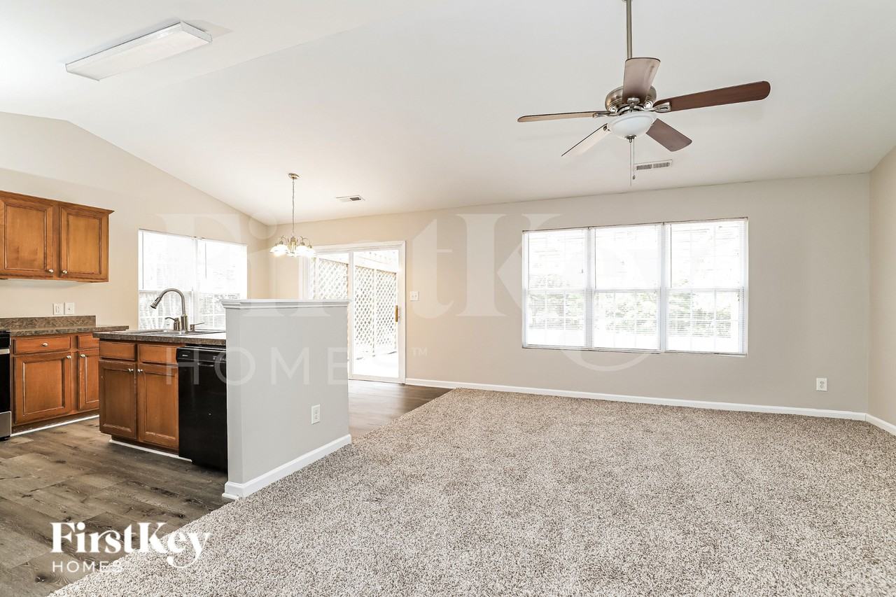 136 Rockbridge Ct - Photo 7 of 19