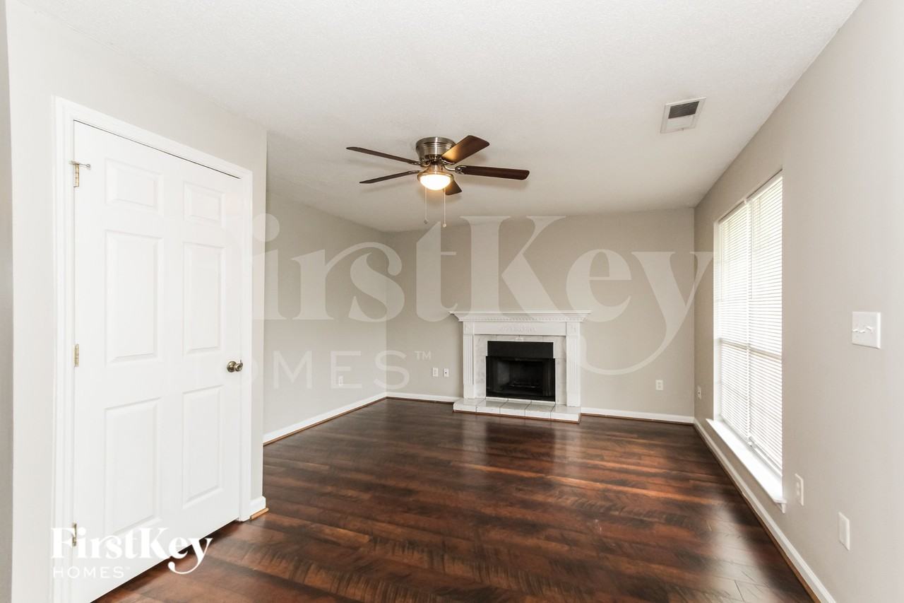 1186 King Arthur Ct - Photo 2 of 19