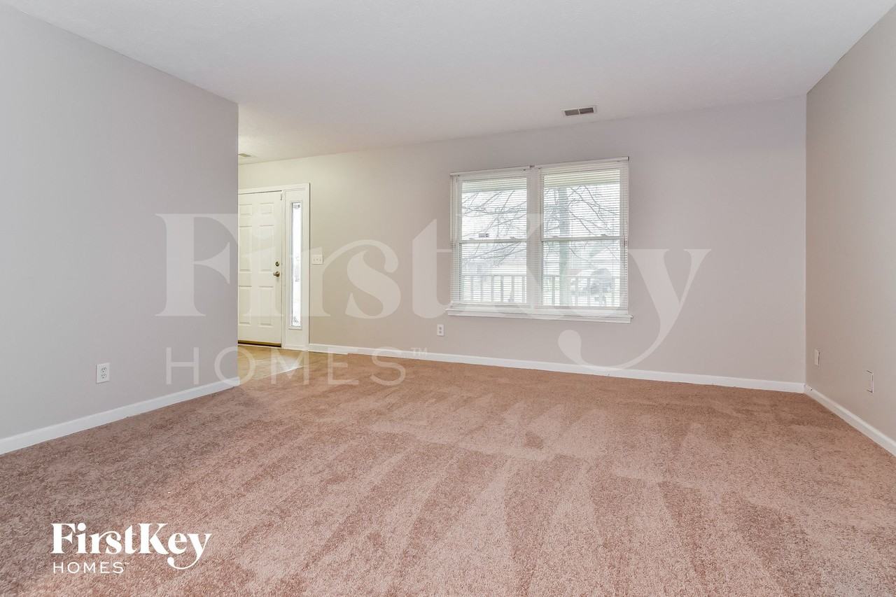 1116 Fontana Ct - Photo 3 of 15