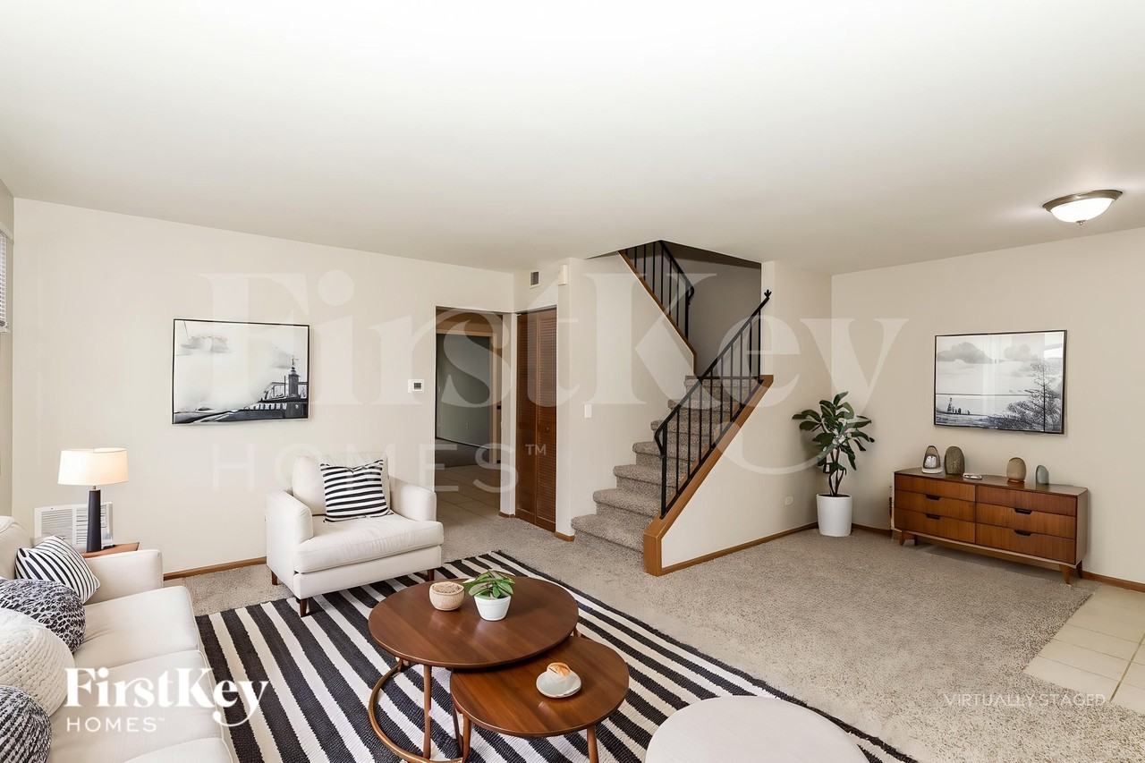 1045 Camden Ln - Photo 4 of 19
