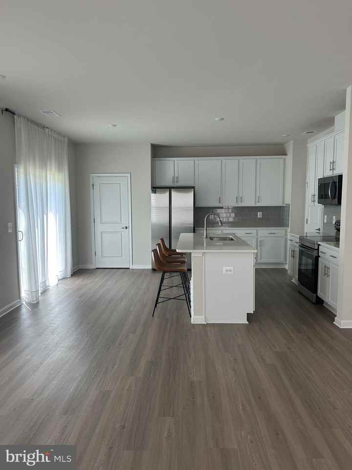 406 Freeman St - Photo 2 of 15