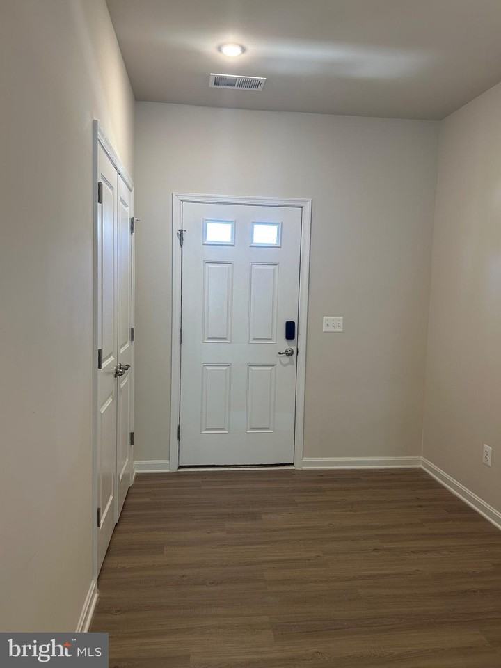 406 Freeman St - Photo 6 of 15