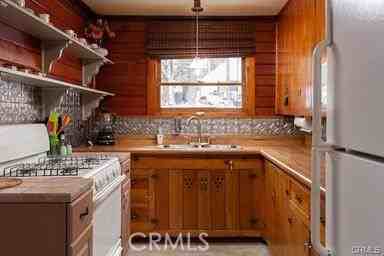 301 E Barker Blvd - Photo 5 of 24