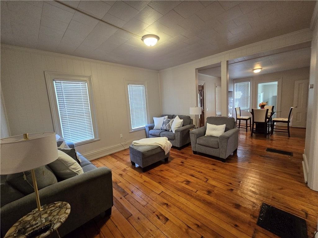 149 Champlain St - Photo 4 of 20