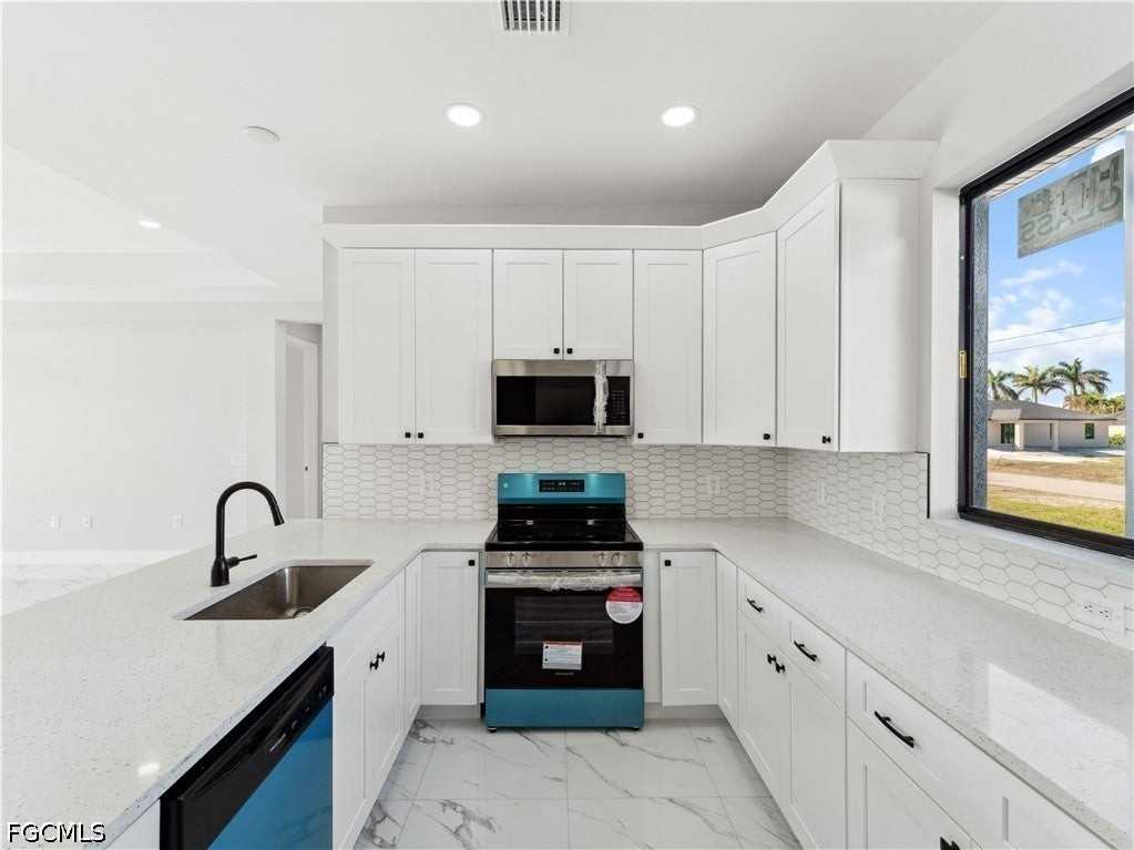2728 Diplomat Pkwy W - Photo 6 of 20