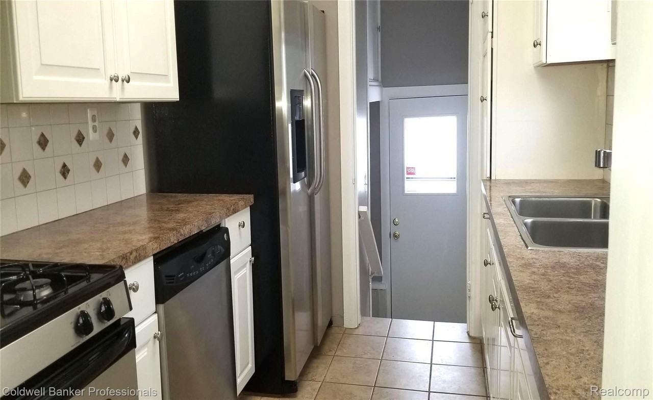 991 Humphrey Ave - Photo 3 of 11