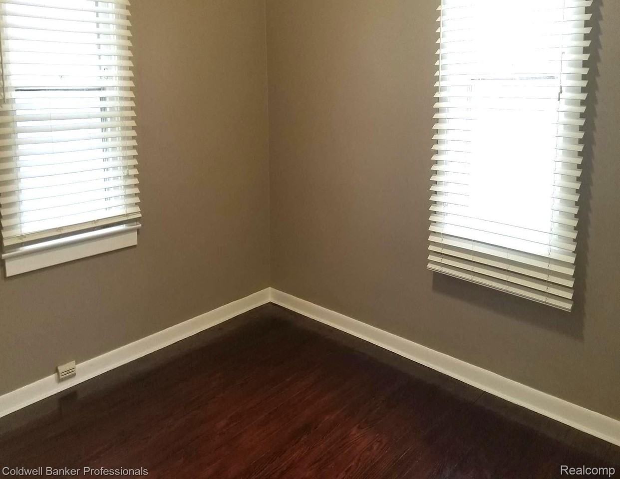 991 Humphrey Ave - Photo 6 of 11