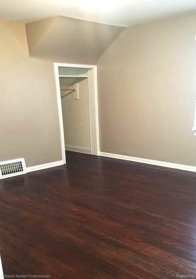 991 Humphrey Ave - Photo 7 of 11