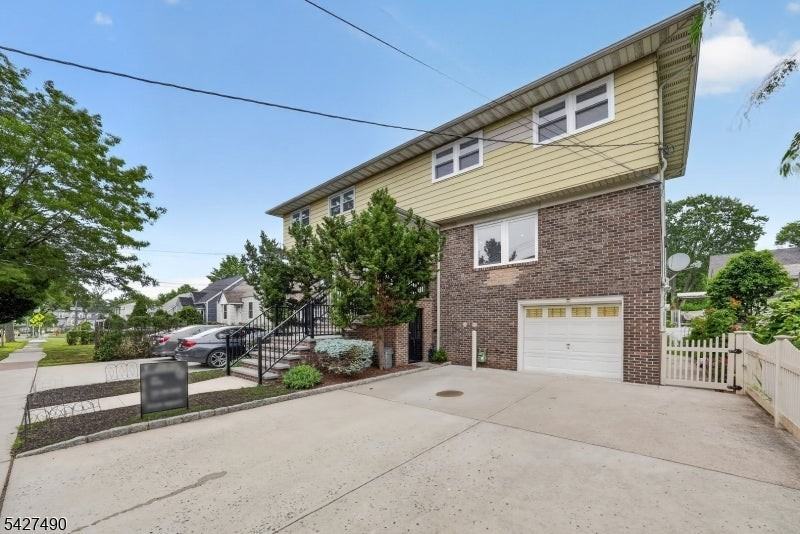 210 Walnut St - Photo 2 of 17