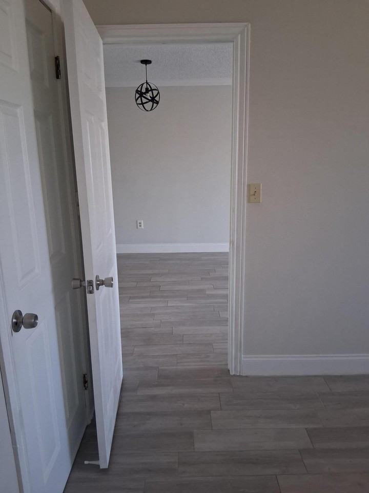 2514 Taylor 11 - Photo 3 of 11