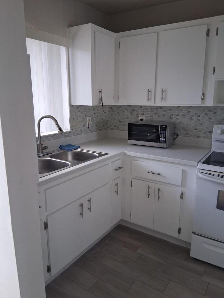 2514 Taylor 11 - Photo 4 of 11