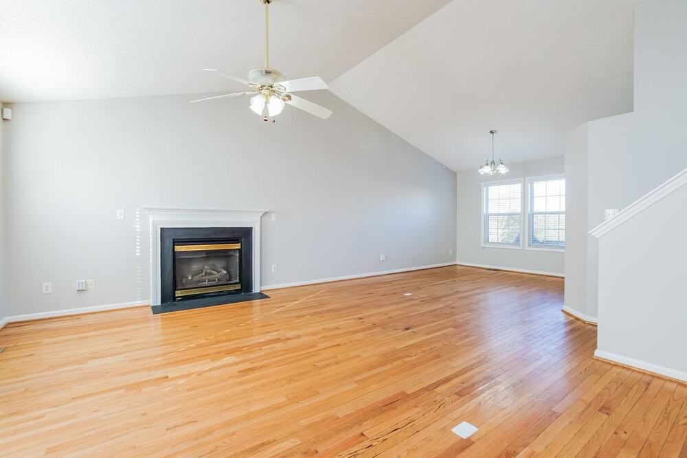 4301 Mantua Way - Photo 5 of 17
